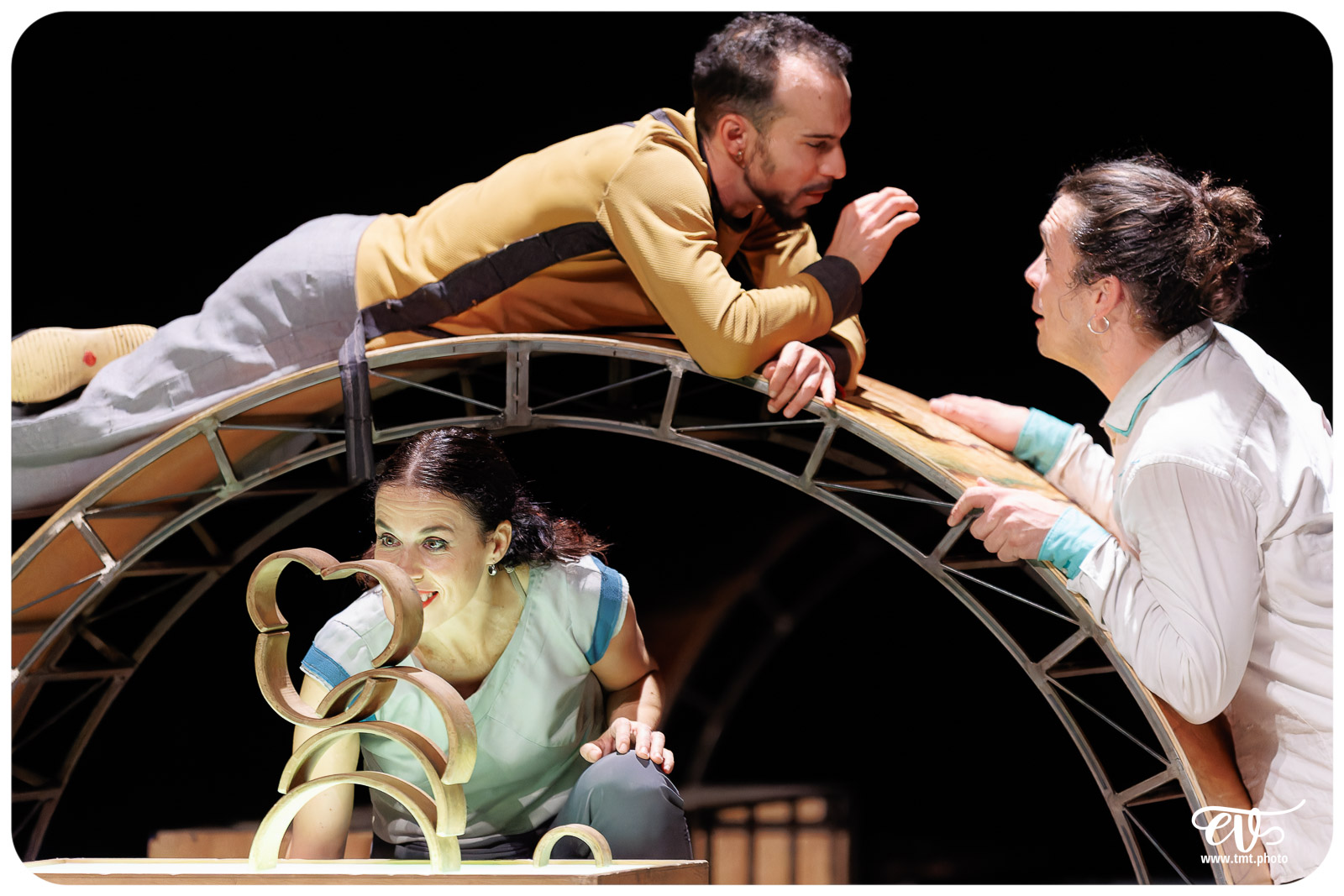 ESENCIAL (VAIVEN CIRCO)